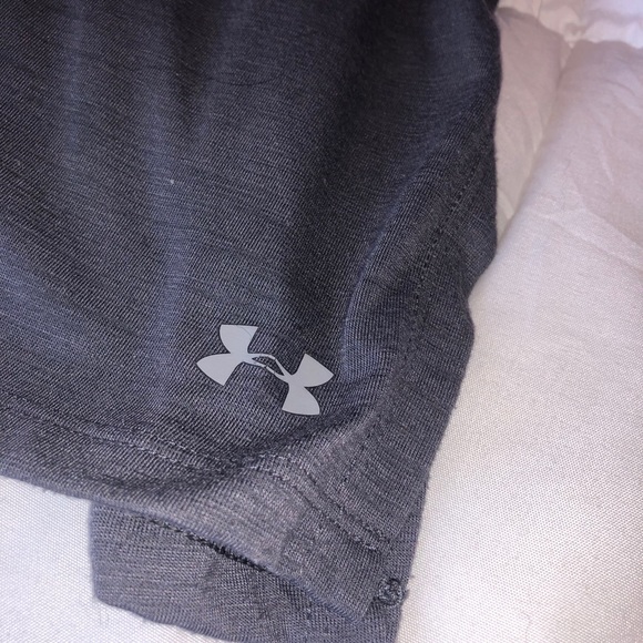 UNDER ARMOUR WORKOUT TANK - Picture 2 of 4